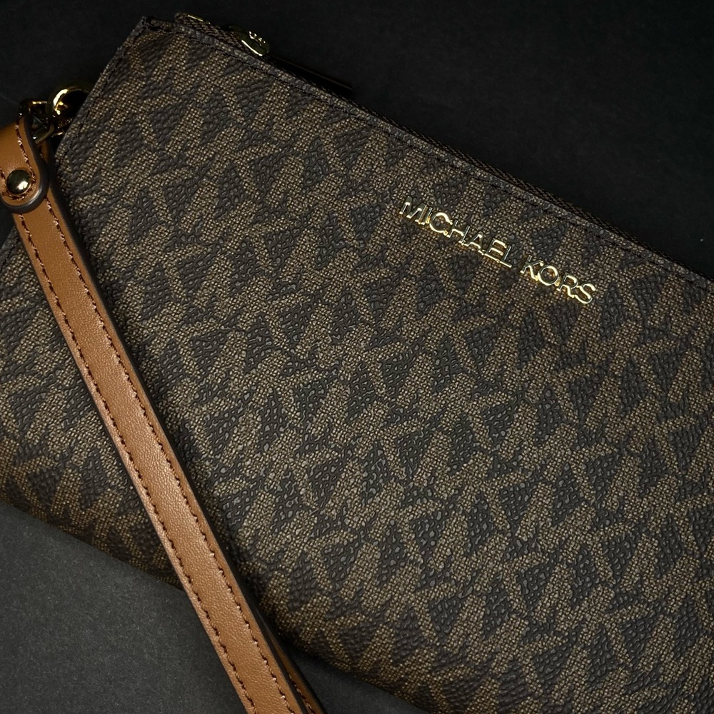 MICHAEL MICHAEL KORS
wallet